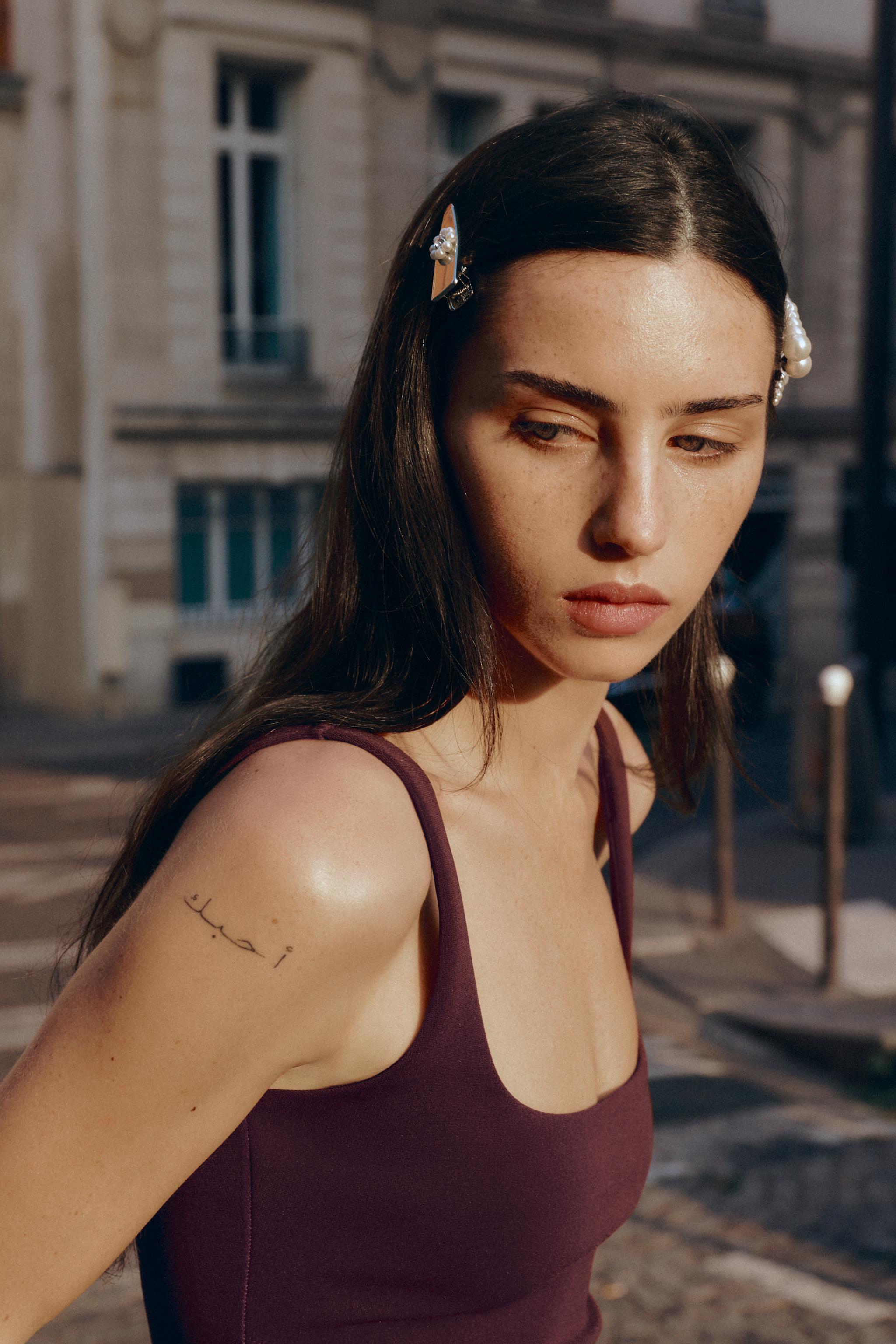 LOT DE 4 BARRETTES MÉTALLIQUES À PERLES ET BIJOUX